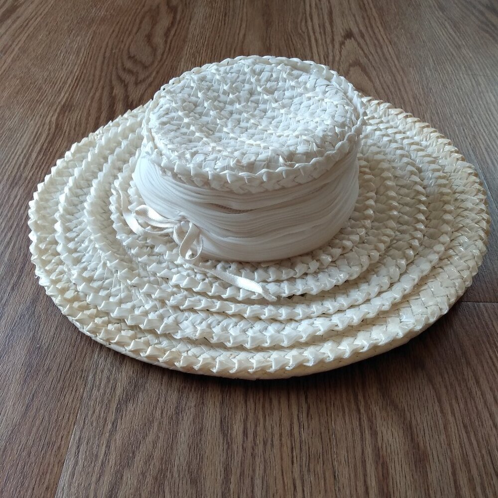 Vintage Cellophane Straw Hat Cream White 19.75" Boutique New York Montreal